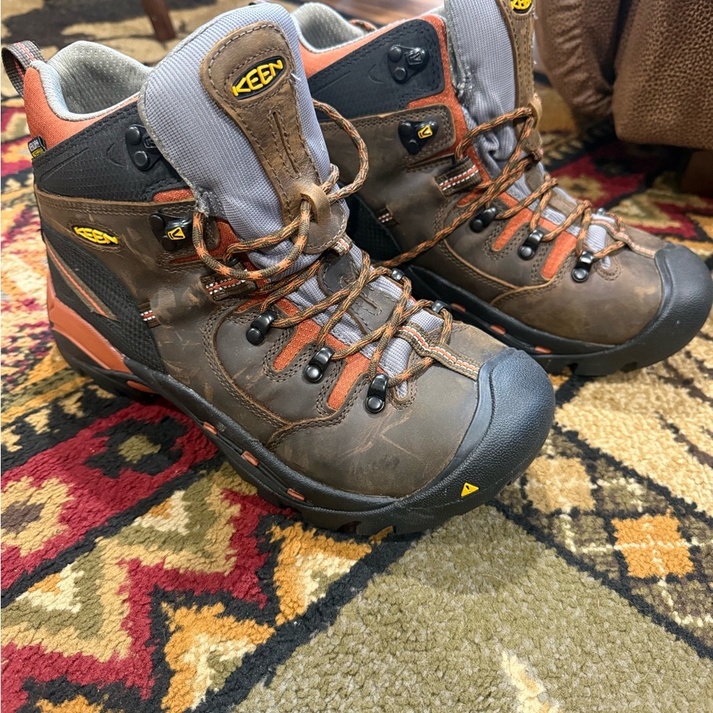 Keen Brown and Orange Outdoor Boots